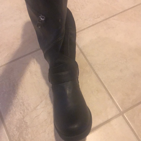 Like new Mossimo Supply leather boots - Picture 7 of 8